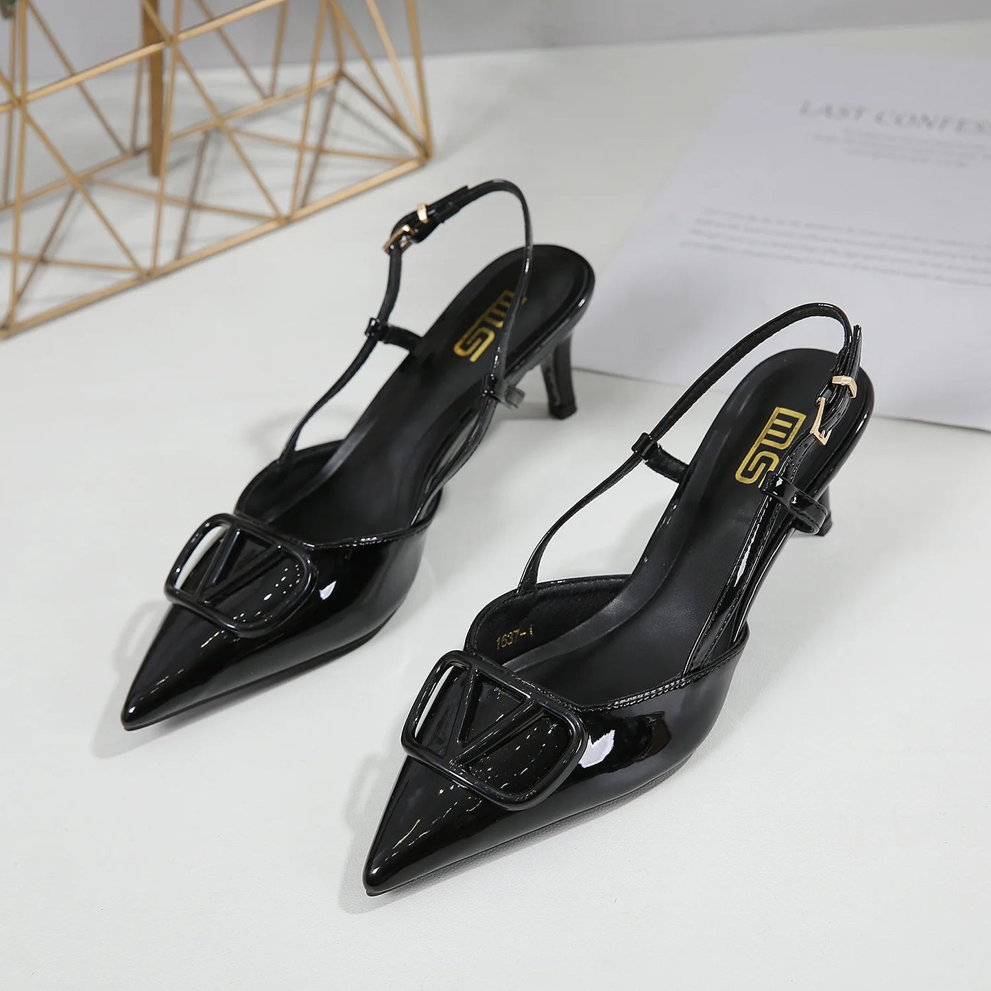 Sandália Feminina KM-ROYA 2025 de Luxo com Fivela de Qualidade, Salto Médio de 6CM/2.4polegadas, Sapatos de Vestido, Sapatos Tipo Pump, Sandálias Femininas para Uso Externo