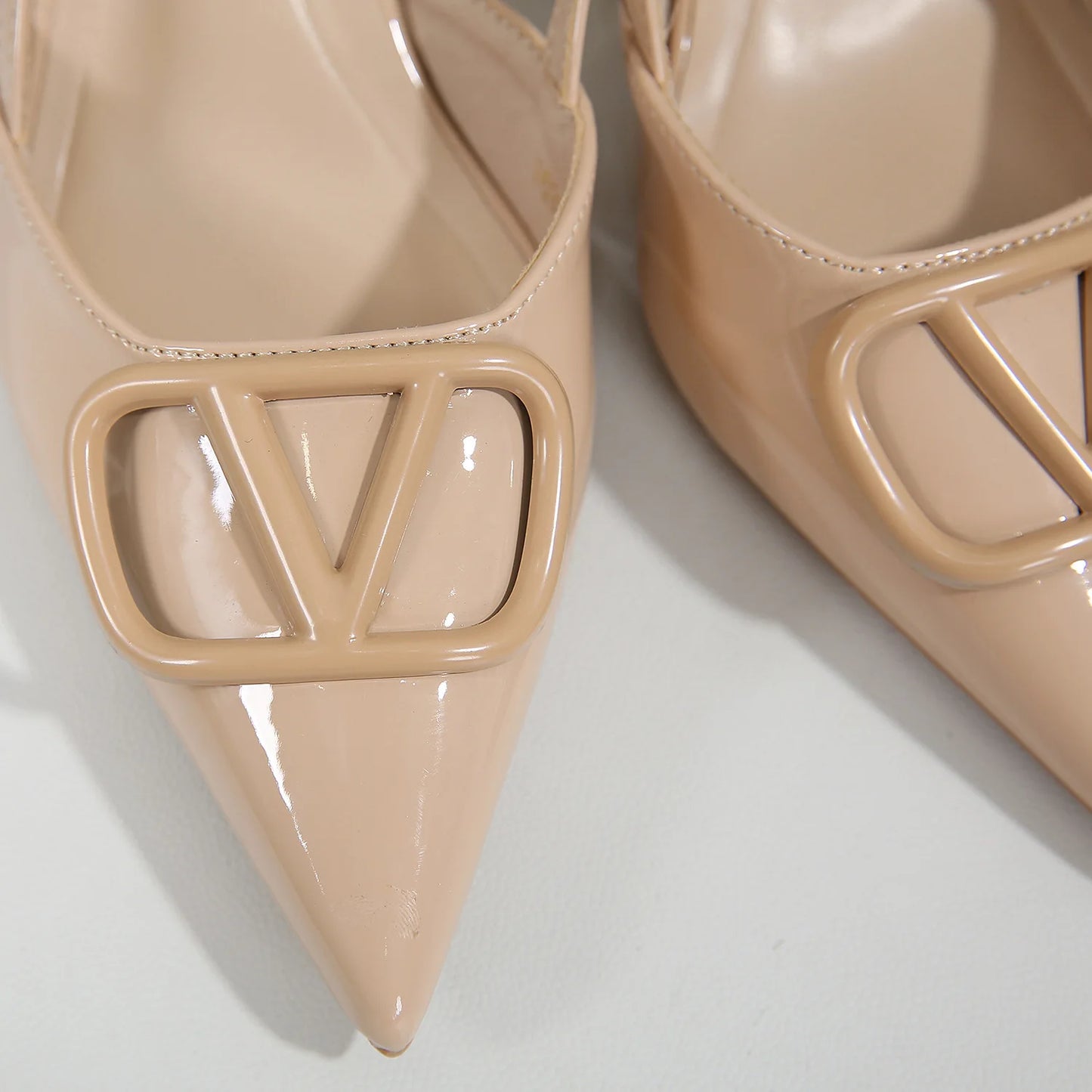 Sandália Feminina KM-ROYA 2025 de Luxo com Fivela de Qualidade, Salto Médio de 6CM/2.4polegadas, Sapatos de Vestido, Sapatos Tipo Pump, Sandálias Femininas para Uso Externo