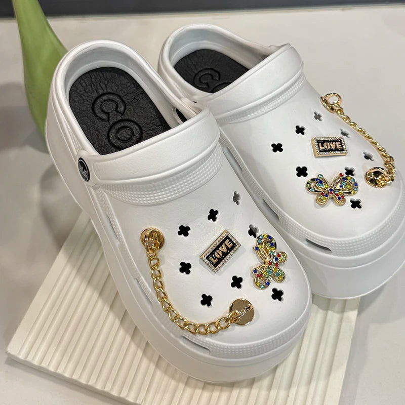 Sandálias Plataforma Chunky de Cadeia Metálica 2025 para Mulheres, Chinelo de Borboleta com Diamante, Slippers com Salto em Wedge, Verão, Antiderrapante, Sandálias de Praia Feminina