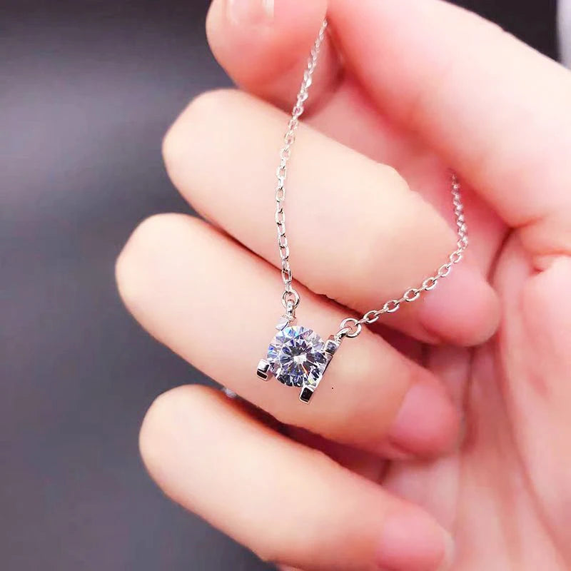 Colar de Pingente de Moissanita em Prata 925 com 6 Garras para Mulheres Design Moderno Cor D VVS Aprovado no Teste de Diamante Joia com caixa GRA