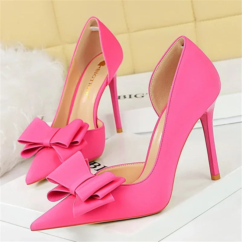 Saltos Altos Femininos de 10,5 cm 2024, Bombas Laterais Vazadas Doces Coreanas, Salto Kawaii com Laço em Verde e Roxo, Sapatos de Seda Satin para Festa e Formatura