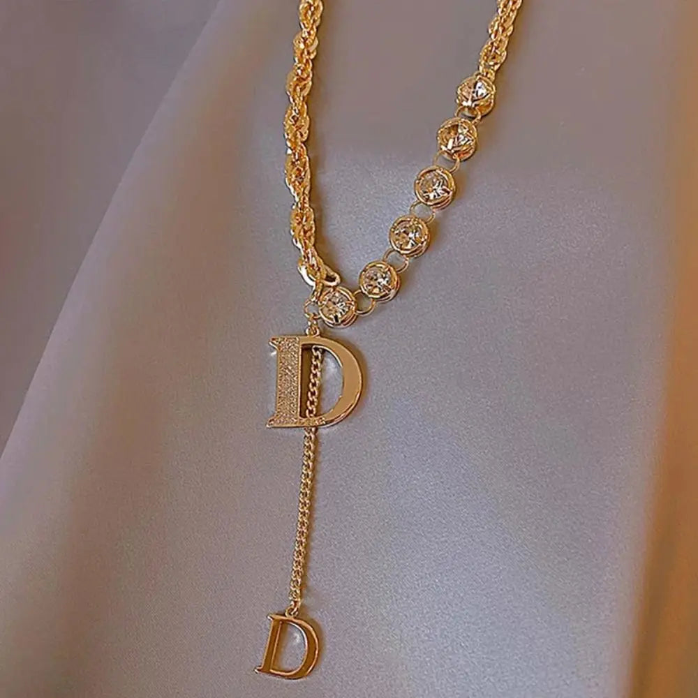 Colar Longo com Pendente da Letra D em Zircônia - Design Sensível - Cadeia de Suéter de Inverno - Joias de Moda para Mulheres e Meninas - Presente para Festas