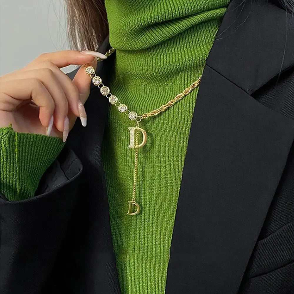 Colar Longo com Pendente da Letra D em Zircônia - Design Sensível - Cadeia de Suéter de Inverno - Joias de Moda para Mulheres e Meninas - Presente para Festas