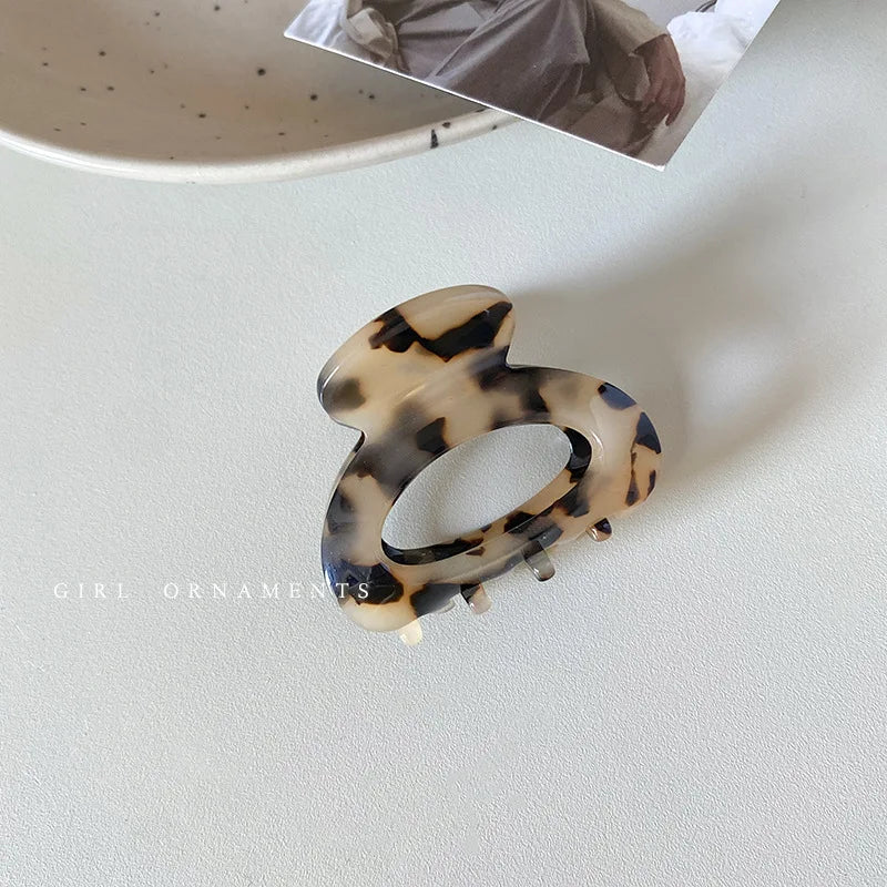 Clips de cabelo para mulheres novos em 2022, pequenos, de 4,5 cm, em acetato. Elegantes, coloridos e com design vazado. Acessórios de cabelo para meninas.