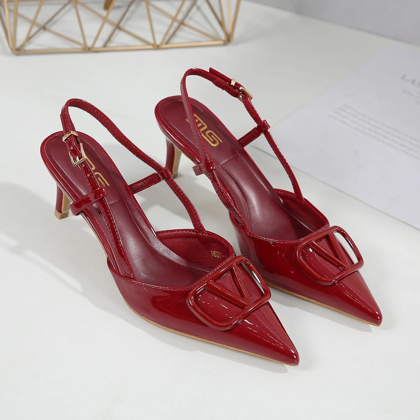 Sandália Feminina KM-ROYA 2025 de Luxo com Fivela de Qualidade, Salto Médio de 6CM/2.4polegadas, Sapatos de Vestido, Sapatos Tipo Pump, Sandálias Femininas para Uso Externo
