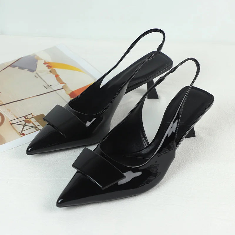 Sapatos de Negócios de Moda para Mulheres Sandálias Slingback Pretas de Couro Laqueado com Design Simples Verão 2025