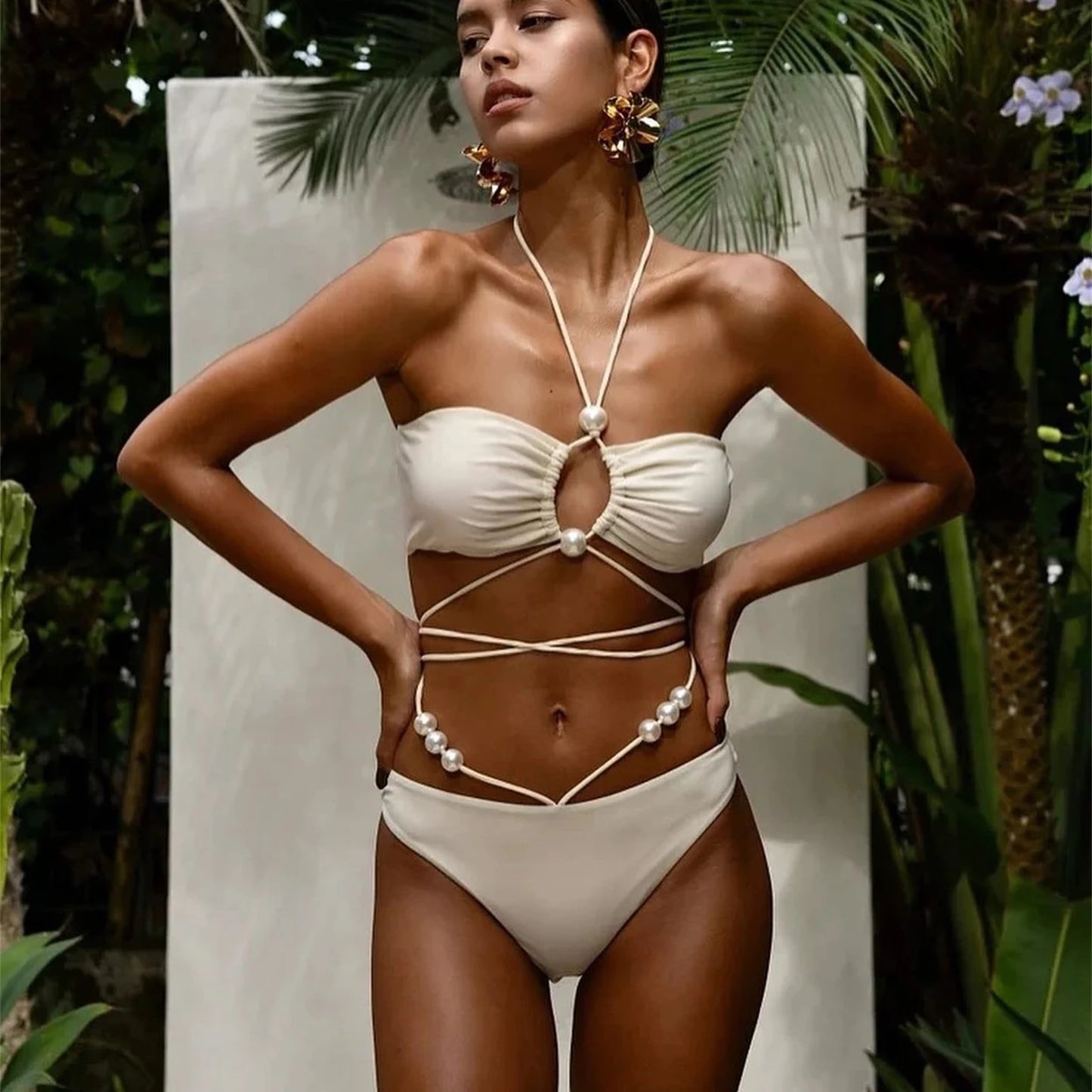 Conjunto de Biquíni Sexy com 3 Peças e Capa, Biquíni Branco com Pérolas, Maiô Feminino Halter, Roupa de Banho com Ombros Descidos, Biquíni para Praia