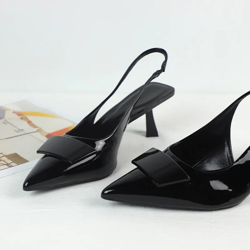 Sapatos de Negócios de Moda para Mulheres Sandálias Slingback Pretas de Couro Laqueado com Design Simples Verão 2025