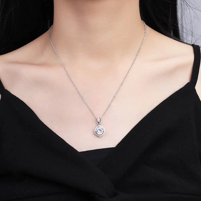 Colar de Pingente de Moissanita em Prata 925 com 6 Garras para Mulheres Design Moderno Cor D VVS Aprovado no Teste de Diamante Joia com caixa GRA