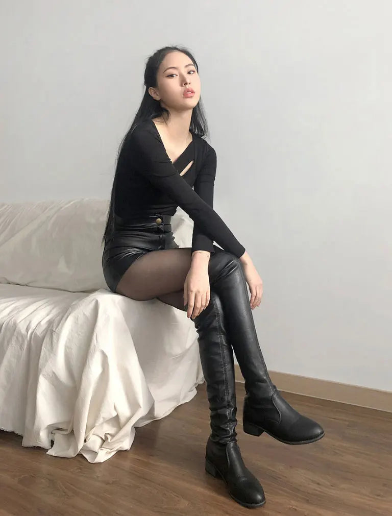 Shorts Casuais de Verão Femininos em Couro Sintético Preto Sexy, Shorts Altos com Cintura Alta no Estilo Goth, Calças Curtas Y2k para Mulheres Quentes