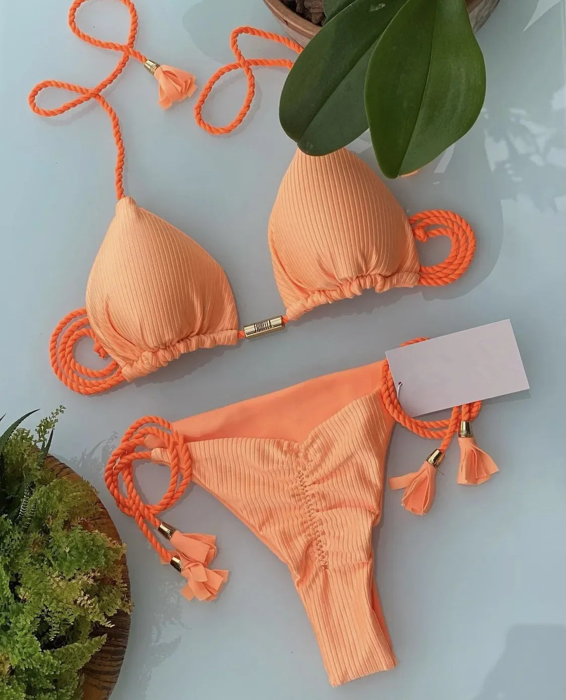 Biquíni Feminino Novo em Tecido Especial de Cor Sólida com Corda Multicolorido