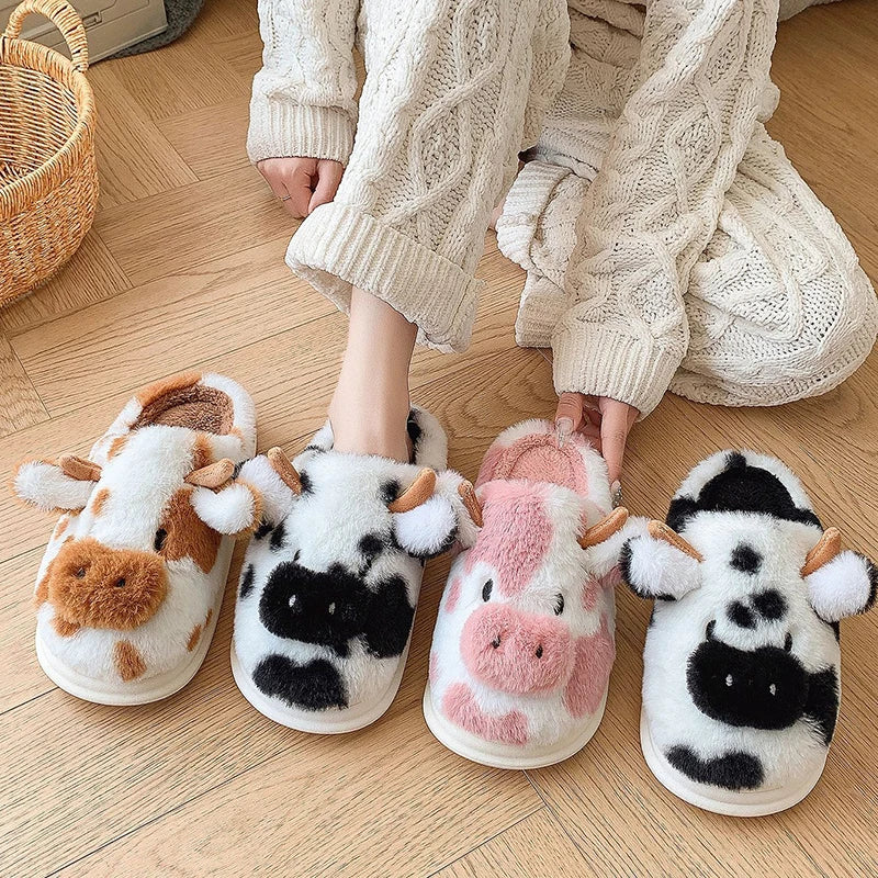 Pantufas de vaca de pelúcia para o inverno novo 2024, mulheres, slides de casa antiderrapantes, sapatos femininos macios com cobertura para os dedos, sapatilhas de algodão para o lar.