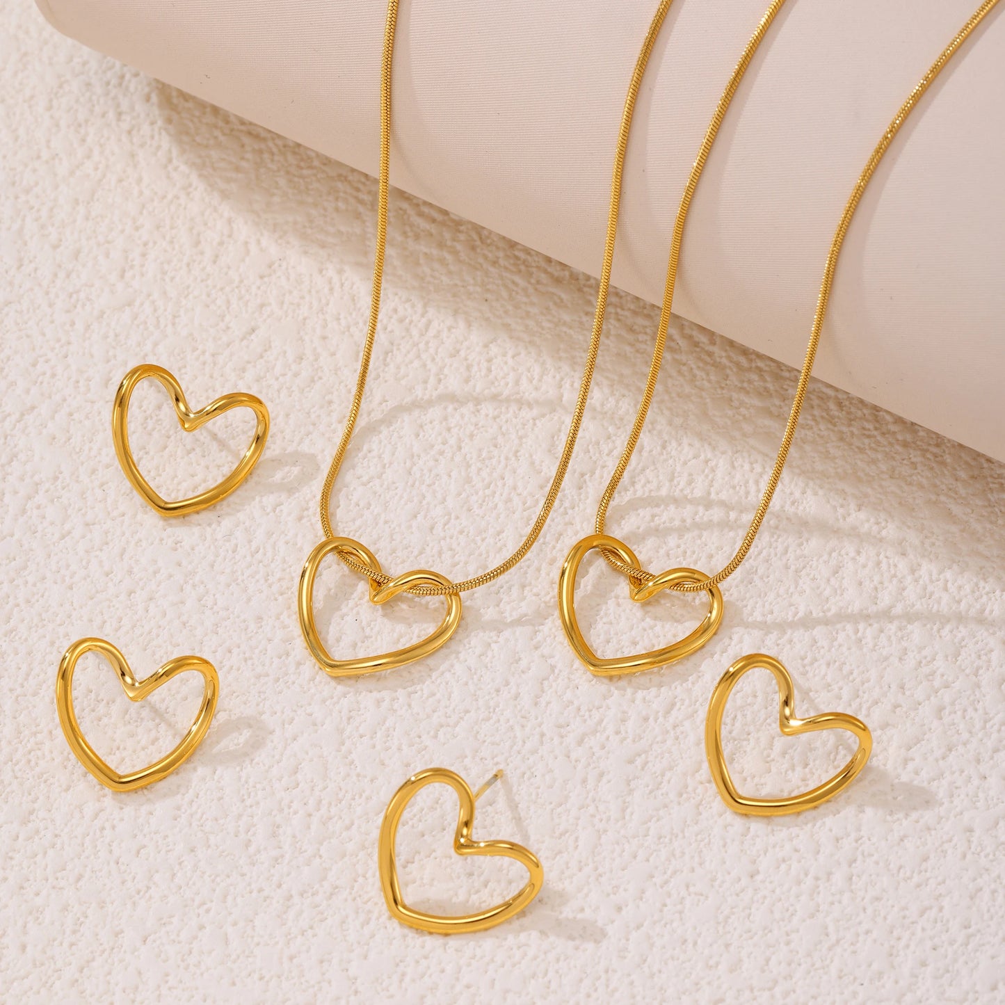 Conjunto de Joias de Luxo com Colar e Brincos de Pingente de Coração Bonito em Aço Inoxidável 316 com Revestimento de Ouro - Joias Impermeáveis para Mulheres, Presente de Joias