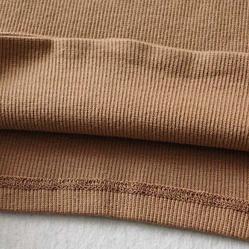 Blusa cropped de decote quadrado com mangas longas e textura canelada para mulheres
