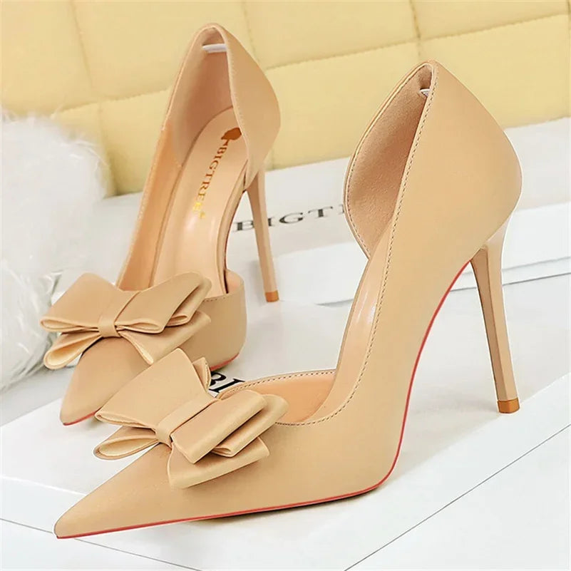 Saltos Altos Femininos de 10,5 cm 2024, Bombas Laterais Vazadas Doces Coreanas, Salto Kawaii com Laço em Verde e Roxo, Sapatos de Seda Satin para Festa e Formatura