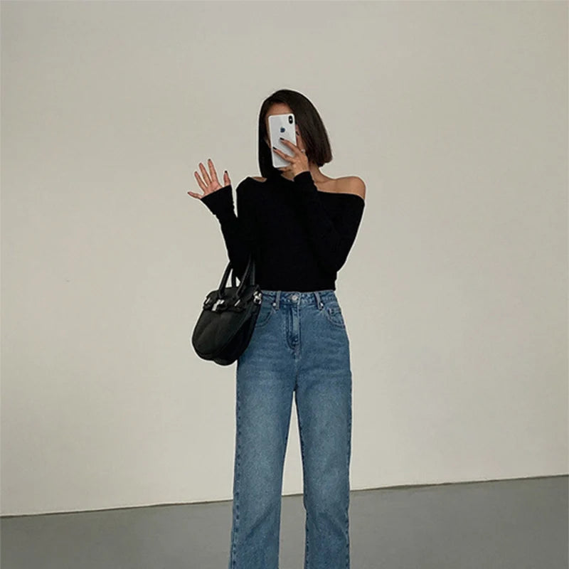 Camisetas Femininas de Manga Longa com Gola Assimétrica Off-Shoulder, Nova Coleção Primavera, Slim Fit, Top Cropped Sexy com Recortes