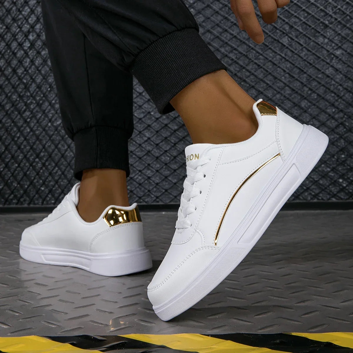 Tênis Casuais Femininos MAEDEF Novos Brancos Tênis Vulcanizado Respirável com Cadena Plataforma Feminina Sapatos Flats