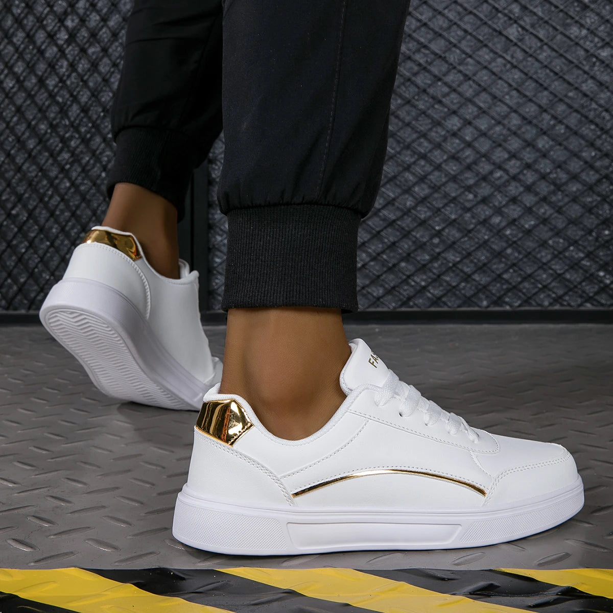 Tênis Casuais Femininos MAEDEF Novos Brancos Tênis Vulcanizado Respirável com Cadena Plataforma Feminina Sapatos Flats
