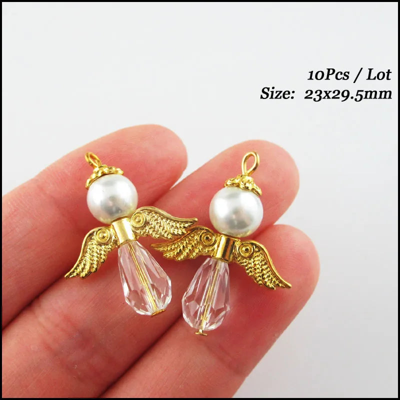 Novos Encantos de Anjo Dançante Coração Branco Pendente em Forma de Gota de Flor com Chifre em Acrílico e Asas Douradas