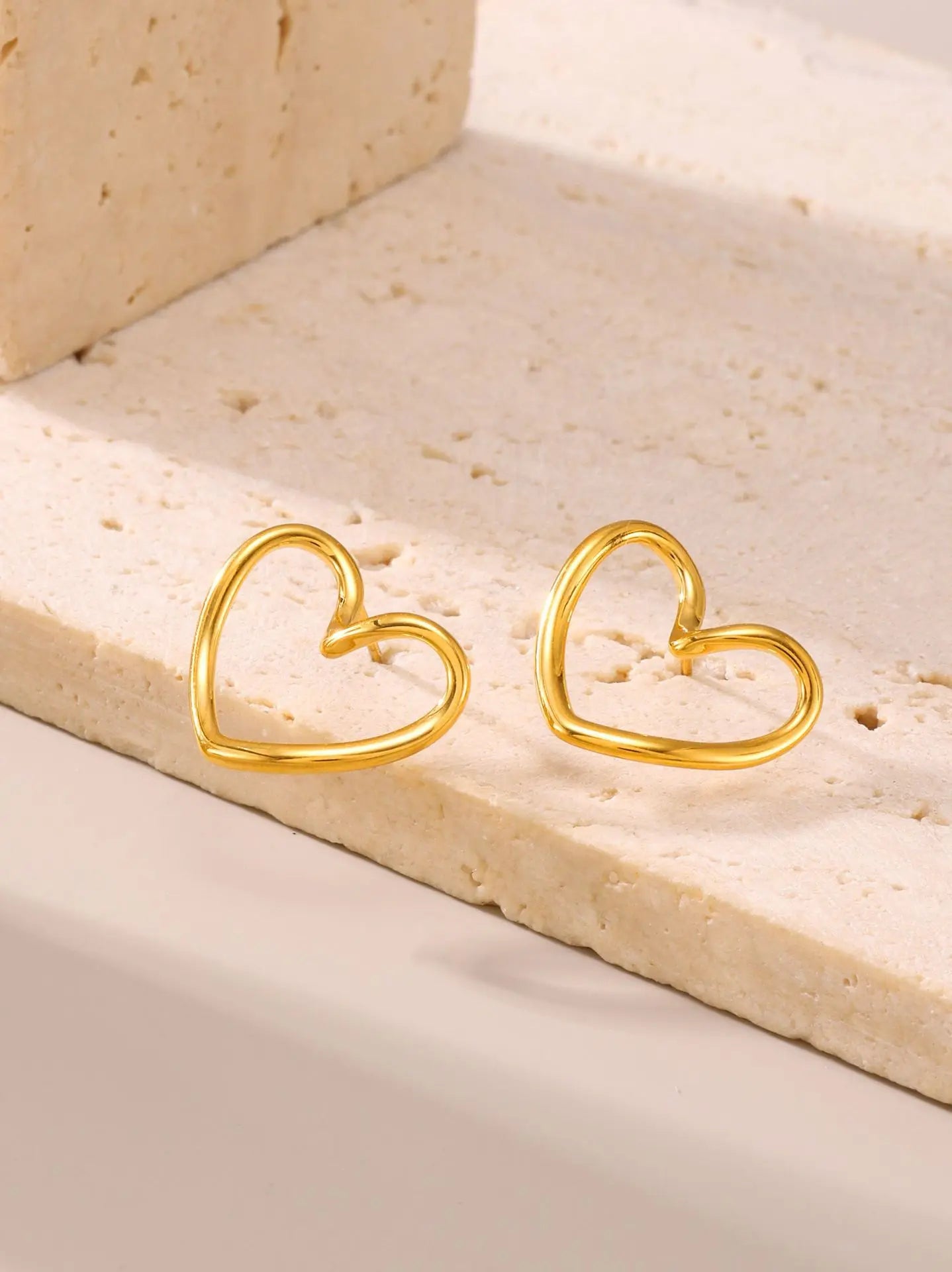 Conjunto de Joias de Luxo com Colar e Brincos de Pingente de Coração Bonito em Aço Inoxidável 316 com Revestimento de Ouro - Joias Impermeáveis para Mulheres, Presente de Joias