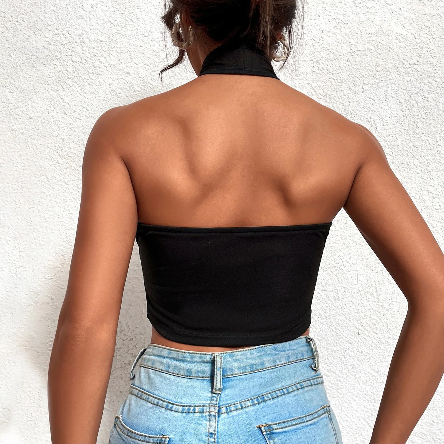 Top Crop Halter Sem Mangas em Bandagem Cruzada Sexy com Ombros à Mostra para Mulheres