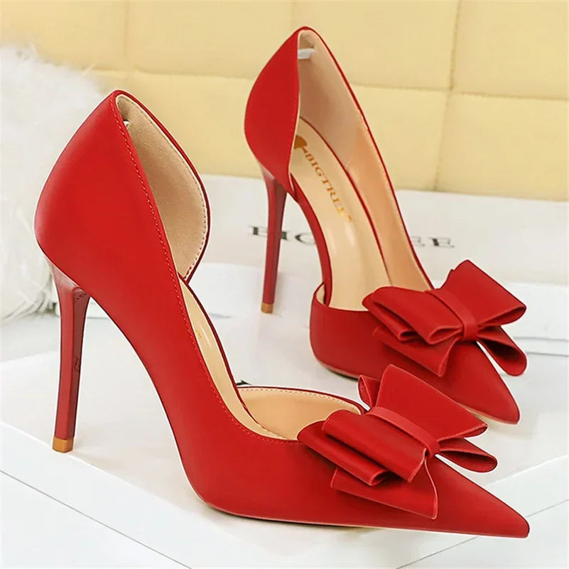 Saltos Altos Femininos de 10,5 cm 2024, Bombas Laterais Vazadas Doces Coreanas, Salto Kawaii com Laço em Verde e Roxo, Sapatos de Seda Satin para Festa e Formatura