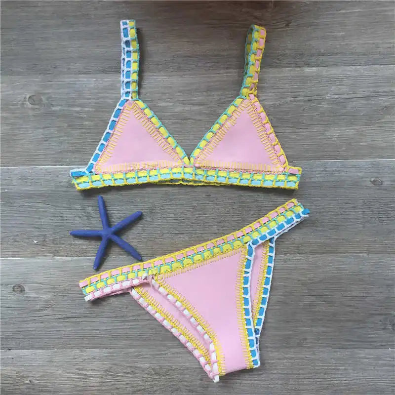 Biquíni de Crochê Rosa 2025 Moda Praia Sexy para Mulheres Conjunto de Biquíni Micro Biquíni com Top Bandeau Roupas de Praia Biquíni Brasileiro
