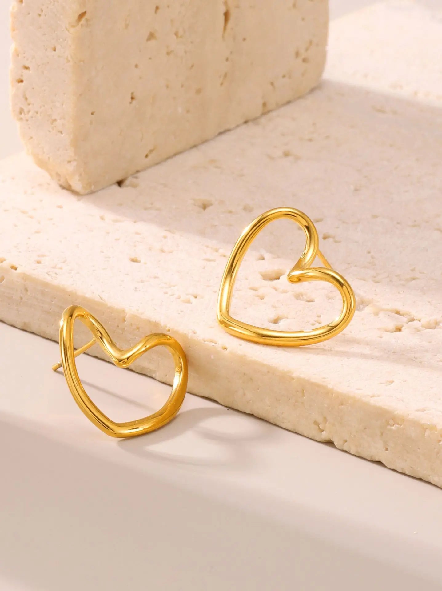 Conjunto de Joias de Luxo com Colar e Brincos de Pingente de Coração Bonito em Aço Inoxidável 316 com Revestimento de Ouro - Joias Impermeáveis para Mulheres, Presente de Joias