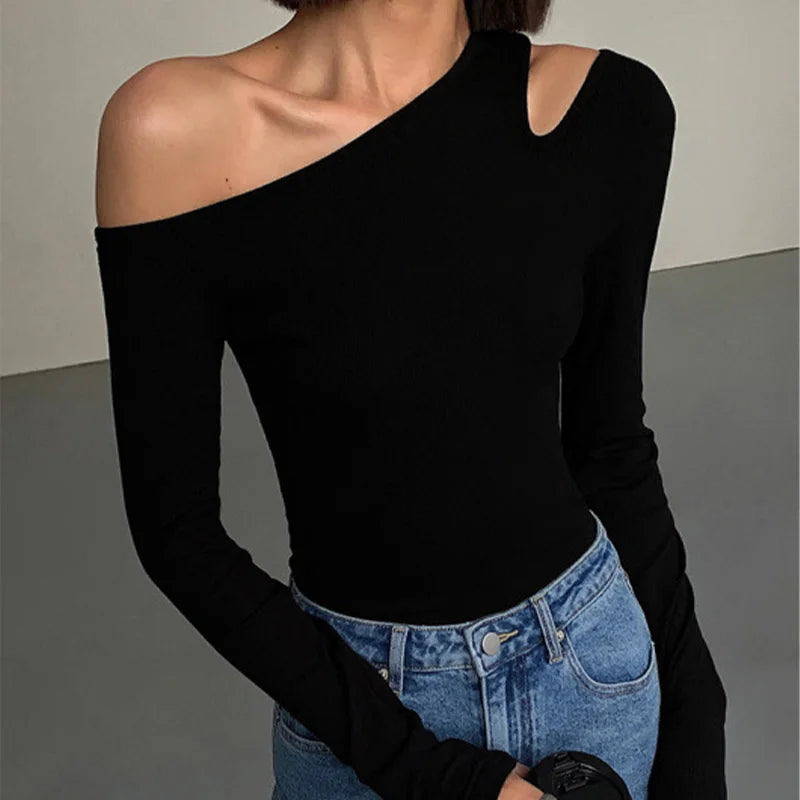 Camisetas Femininas de Manga Longa com Gola Assimétrica Off-Shoulder, Nova Coleção Primavera, Slim Fit, Top Cropped Sexy com Recortes