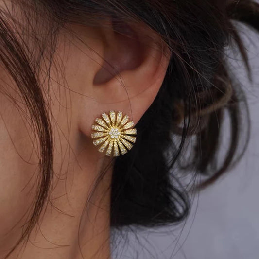 Brincos de Flor Dourada Huitan Elegantes para Mulheres, Joias de Zircônia Brilhante para Compromisso, Acessórios Estéticos de Estudo para Casamento