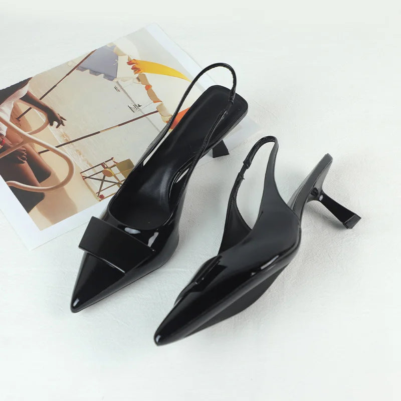 Sapatos de Negócios de Moda para Mulheres Sandálias Slingback Pretas de Couro Laqueado com Design Simples Verão 2025