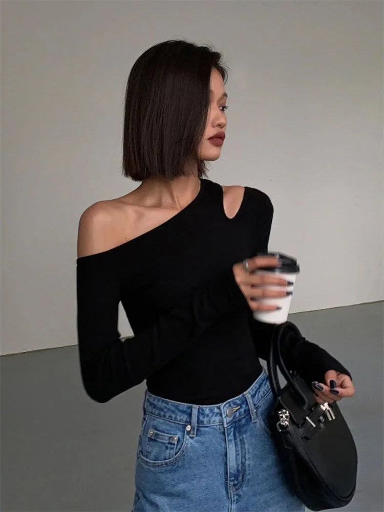 Camisetas Femininas de Manga Longa com Gola Assimétrica Off-Shoulder, Nova Coleção Primavera, Slim Fit, Top Cropped Sexy com Recortes