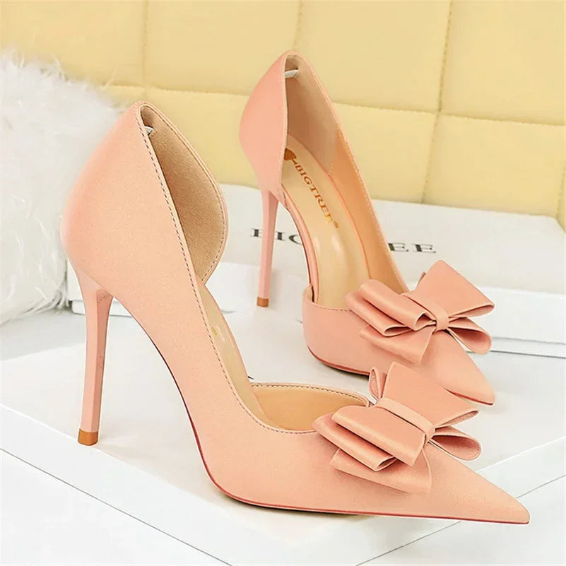 Saltos Altos Femininos de 10,5 cm 2024, Bombas Laterais Vazadas Doces Coreanas, Salto Kawaii com Laço em Verde e Roxo, Sapatos de Seda Satin para Festa e Formatura