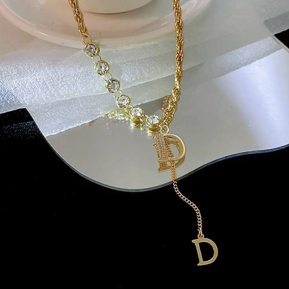 Colar Longo com Pendente da Letra D em Zircônia - Design Sensível - Cadeia de Suéter de Inverno - Joias de Moda para Mulheres e Meninas - Presente para Festas