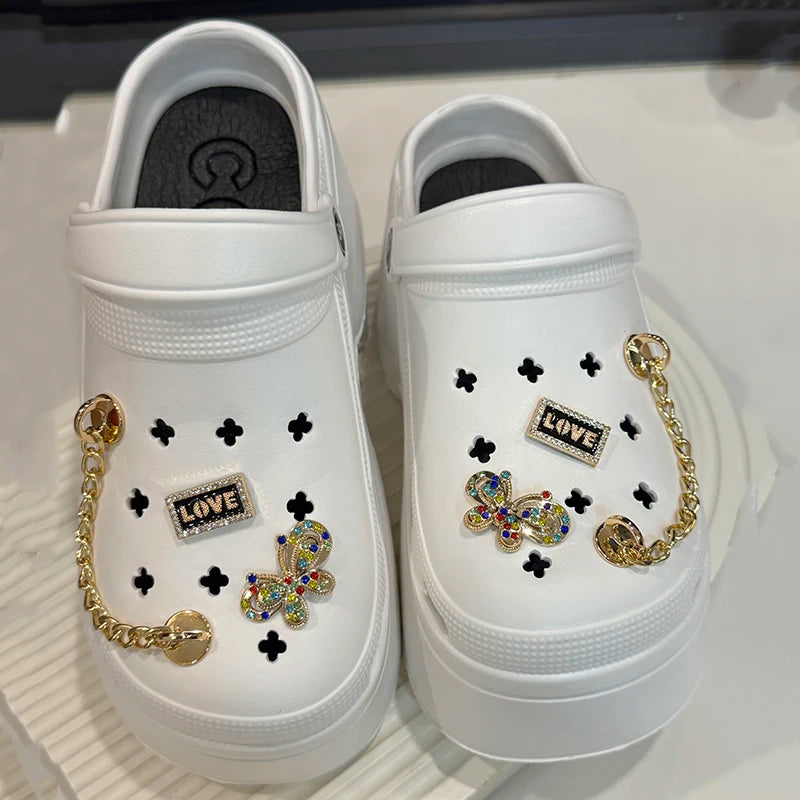 Sandálias Plataforma Chunky de Cadeia Metálica 2025 para Mulheres, Chinelo de Borboleta com Diamante, Slippers com Salto em Wedge, Verão, Antiderrapante, Sandálias de Praia Feminina