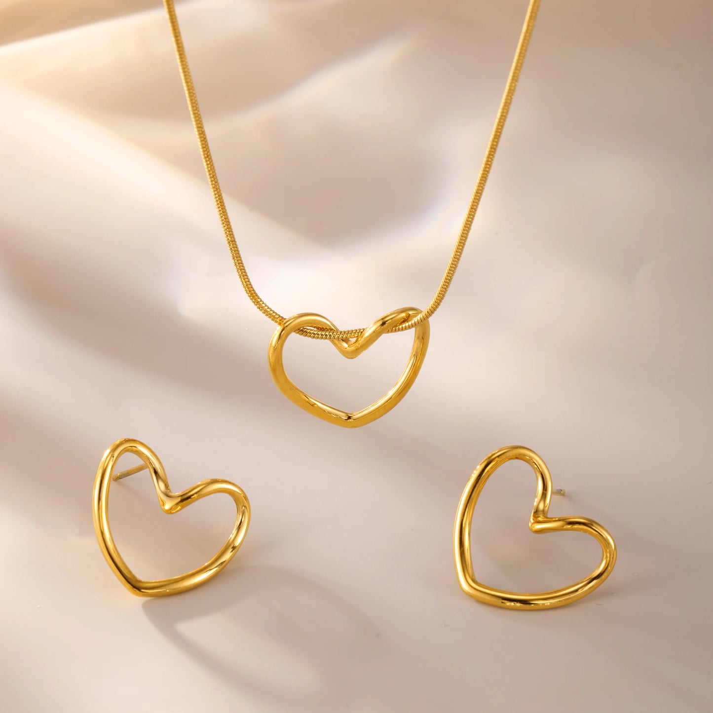 Conjunto de Joias de Luxo com Colar e Brincos de Pingente de Coração Bonito em Aço Inoxidável 316 com Revestimento de Ouro - Joias Impermeáveis para Mulheres, Presente de Joias