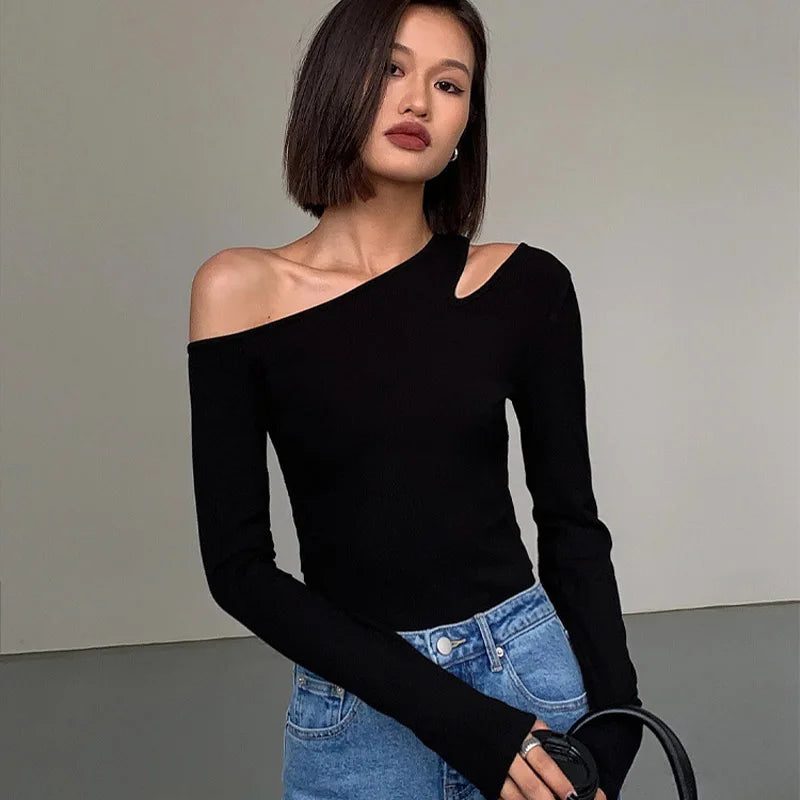 Camisetas Femininas de Manga Longa com Gola Assimétrica Off-Shoulder, Nova Coleção Primavera, Slim Fit, Top Cropped Sexy com Recortes